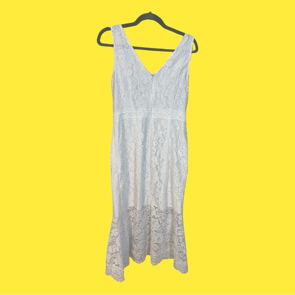 A Nanette Lapore white lace dress in a size 12 - Picture 6 of 7